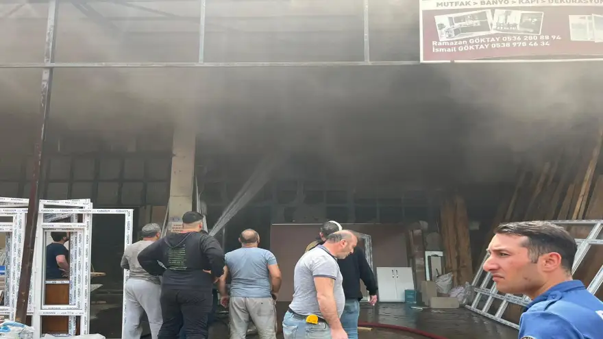 Mobilya imalathanesinde çıkan yangın paniğe yol açtı