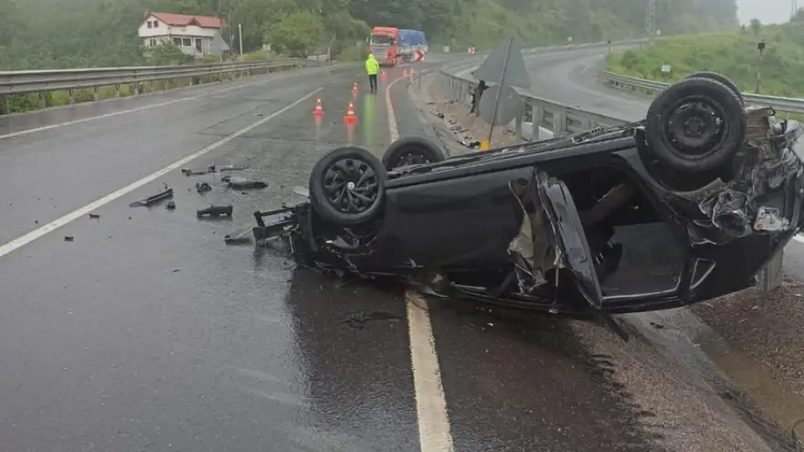 Direksiyon hâkimiyetini kaybetti takla attı.