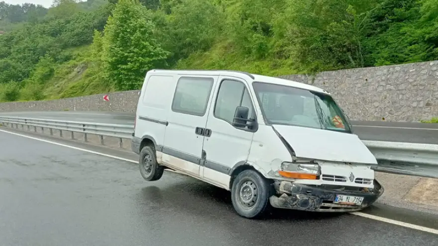 Bariyere çarparak durabildi: 4 yaralı