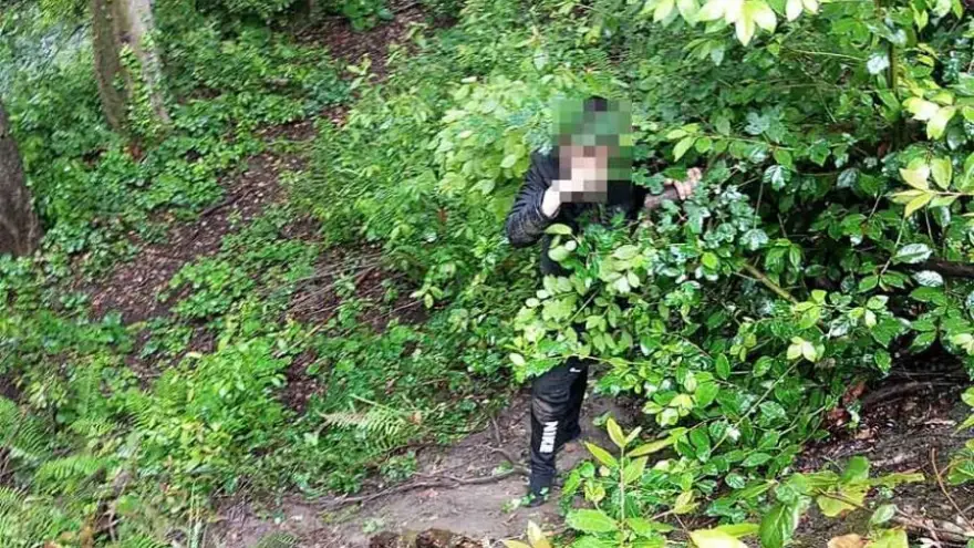 Dağda mahsur kalan çocuğu, itfaiye kurtardı..