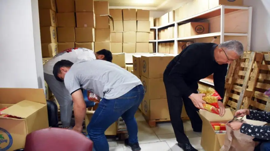 Ereğli Belediyesi, bayram öncesi bin aileye gıda yardımında bulunuyor