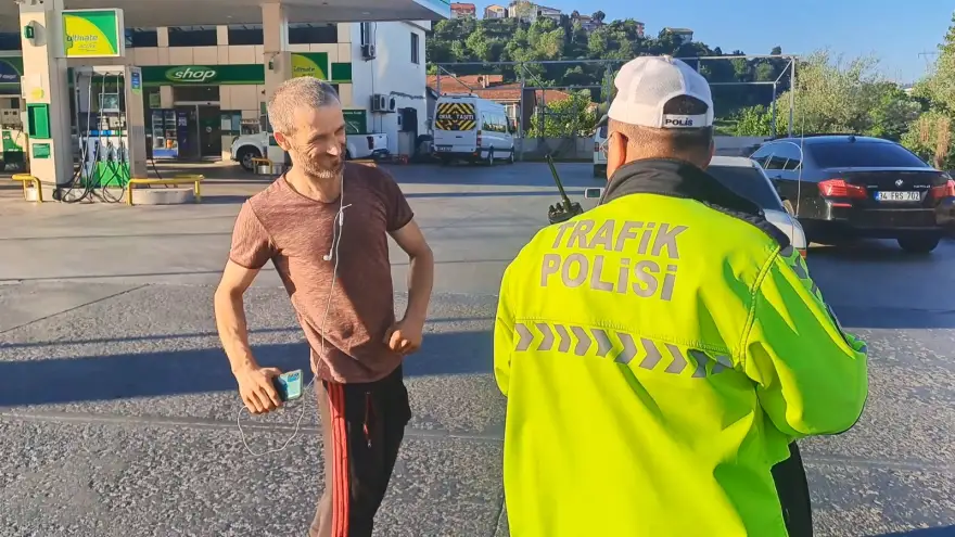 Trafik Polisleri, sürücülere aerobik hareketler yaptırdı..