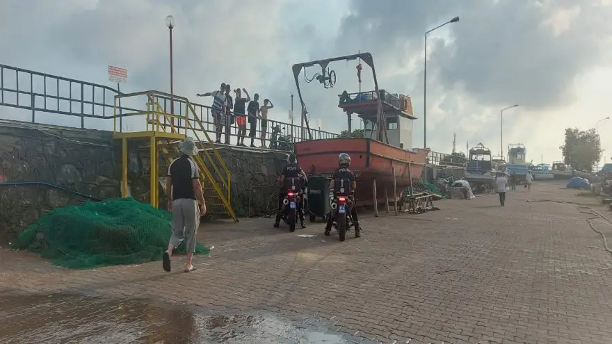 Denize atlamak istedi, kafasını kayalıklara çarptı...