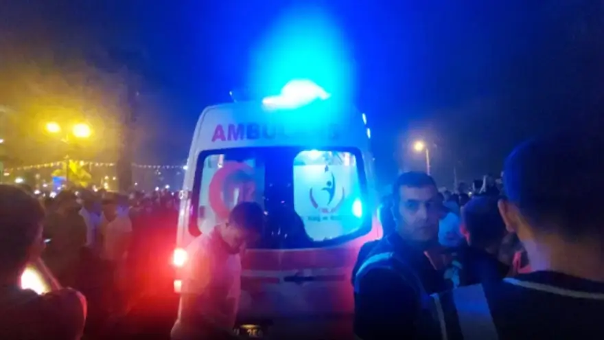 Şişeler havada uçuştu: 2 Yaralı