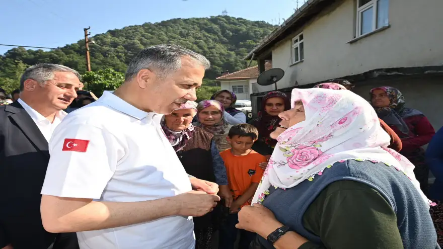 Yerlikaya, sel afeti ile ilgili Ereğli'de incelemelerde bulundu..