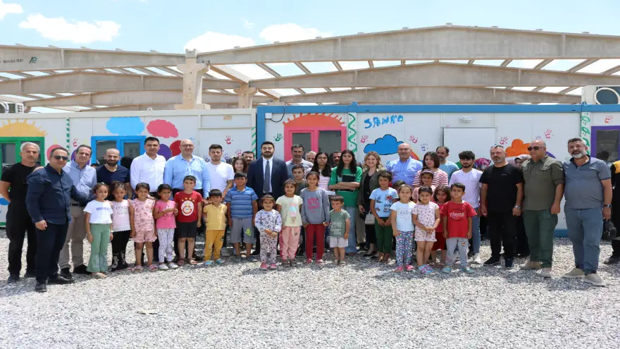 Sanko Holding depremden etkilenen öğrencilere 5 bin adet tablet bağışladı

