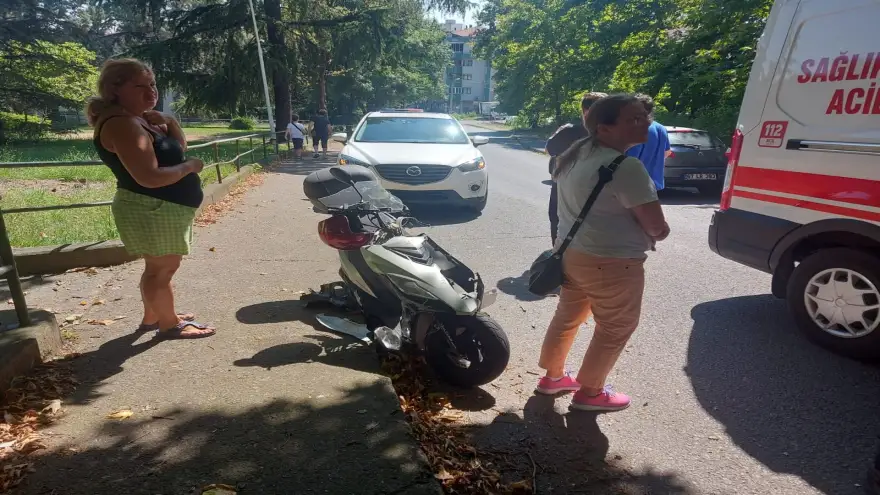 Kamyoneti solladı, karşıdan gelen cip ile çarpıştı...