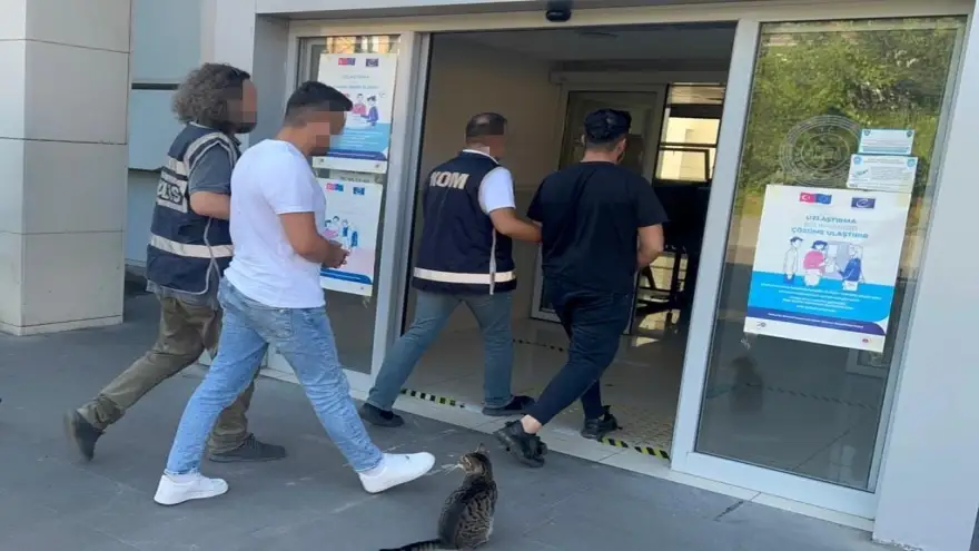 APP Plaka ticaretinden 3 kişi gözaltına alındı...