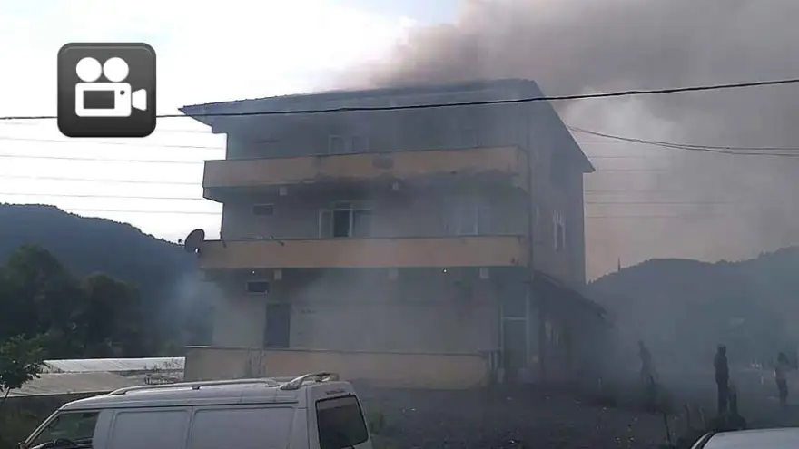 Bina alevlere teslim oldu