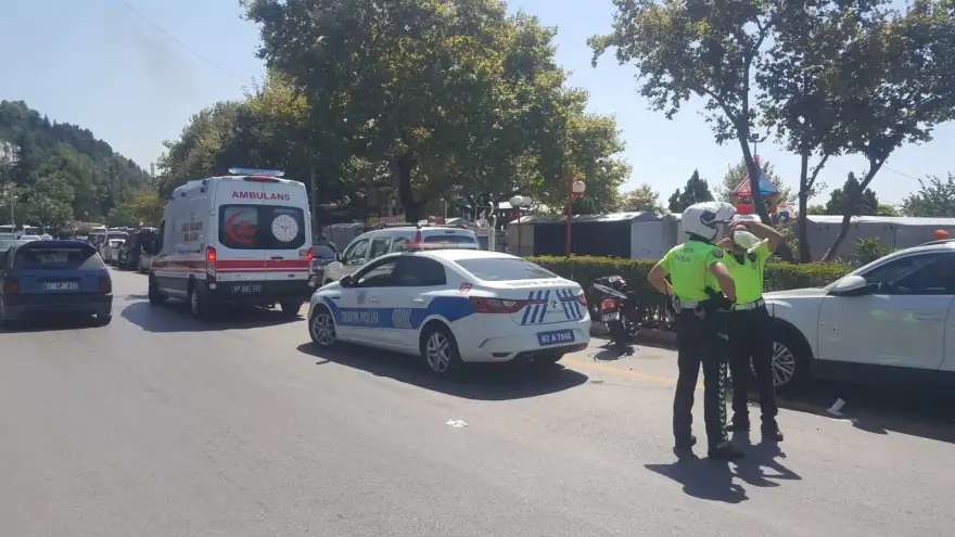 Motosiklet yayaların arasına daldı: 4 Yaralı