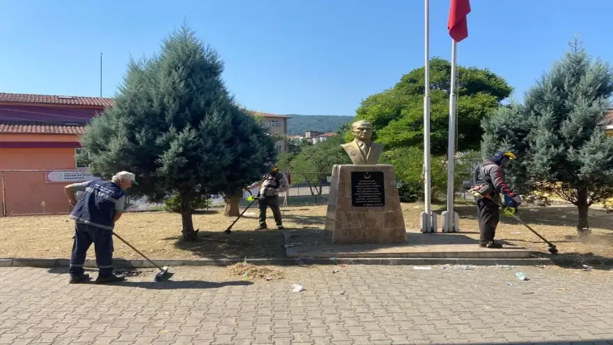 Temizlik İşleri 31 Mahallede Çalışmalarını Sürdürüyor