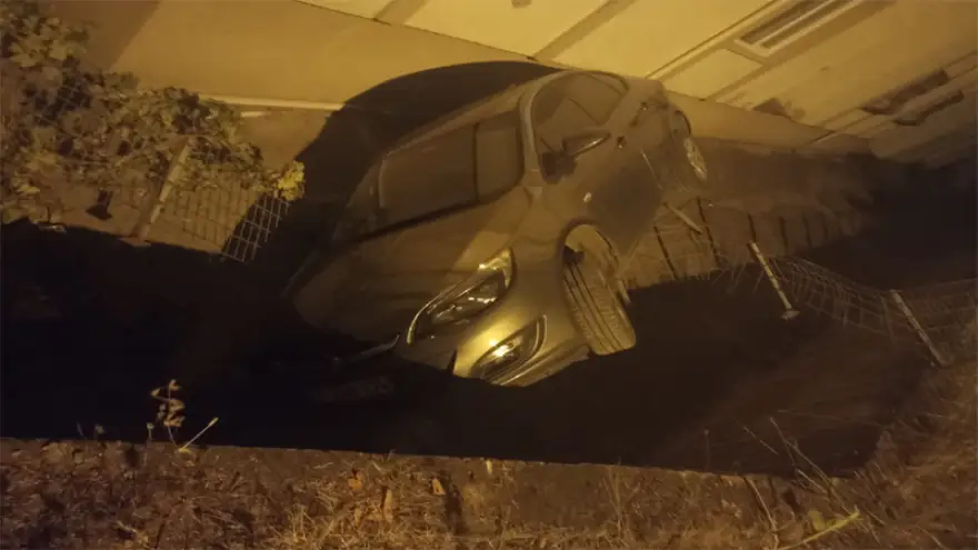 El frenini çekmeyi unuttu, apartman boşluğuna uçtu...