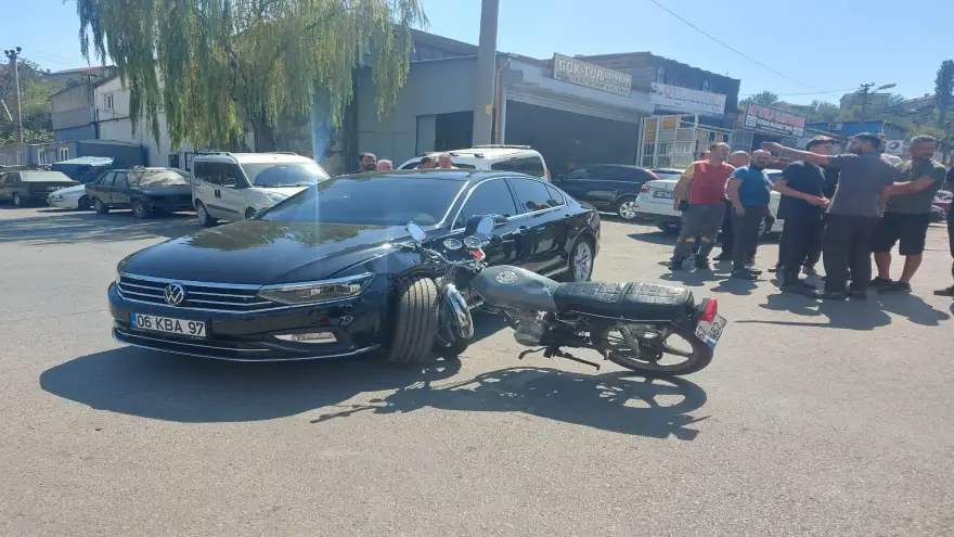 Motosiklet otomobil ile çarpıştı: 2 Yaralı