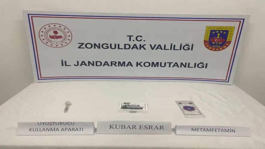 Alaplı'da  1 araç ve 1 şahısın üzerinde uyuşturucu ele geçirildi...