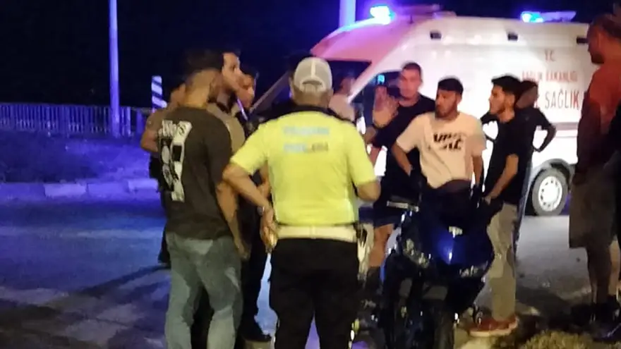 Otomobilin çarpıp kaçtığı motosiklet sürücüsü yaralandı...