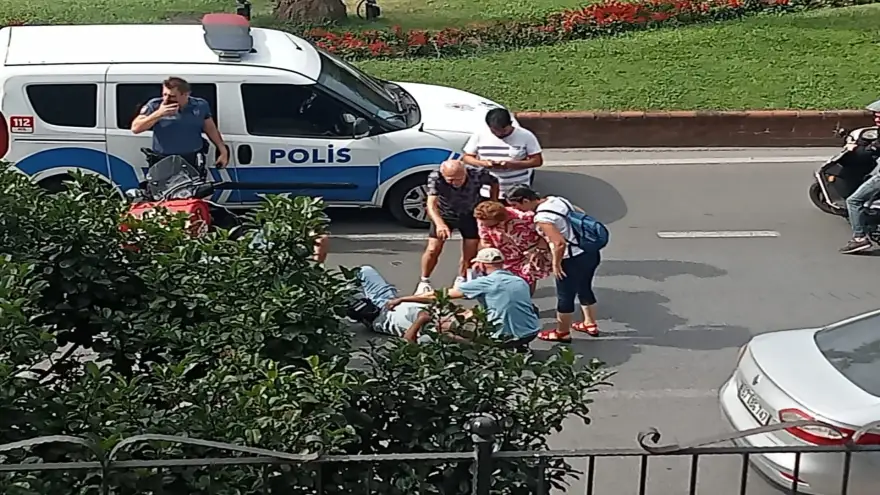 Motokurye, otomobile arkadan çarptı...