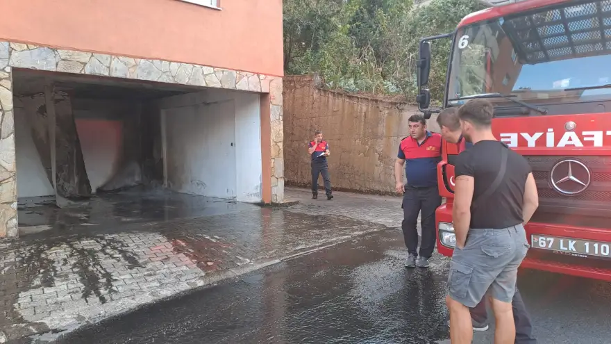Garaj kısmında ki eşyaları ateşe verdiler...