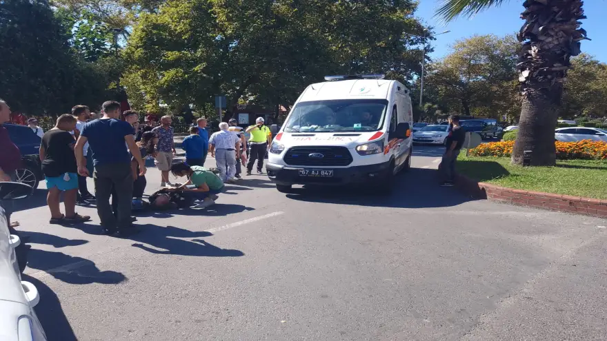 Otomobil sürücüsü motosikletliye çarpıp kaçtı...