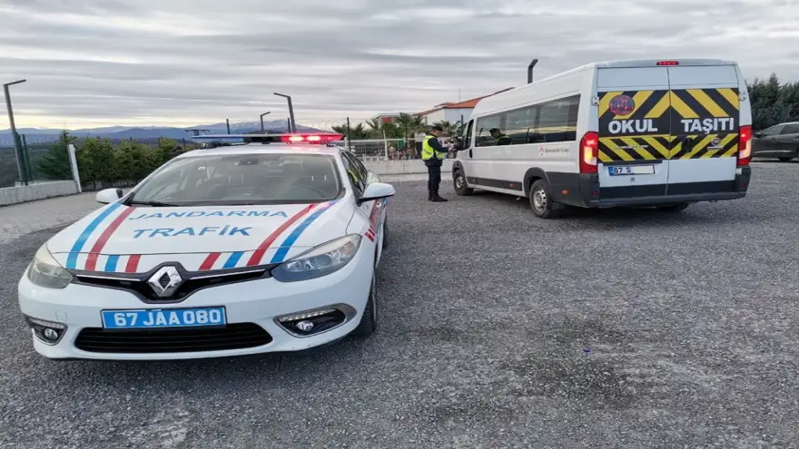 Jandarma okul servis araçlarını denetledi