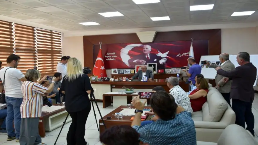 “Erdemir’in kapısından bu cüruf nasıl dışarıya çıkıyor?”