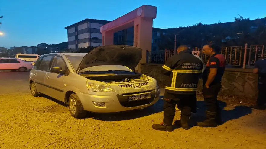 Otomobilin motor kısmı alevlere teslim oldu...