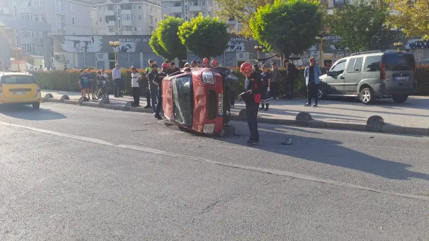 Takla atan otomobilin sürücüsü yara almadan kurtuldu...