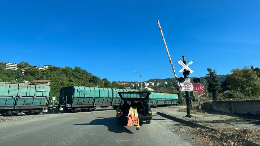 Deniz Yavuzyılmaz’dan hemzemin geçit uyarısı