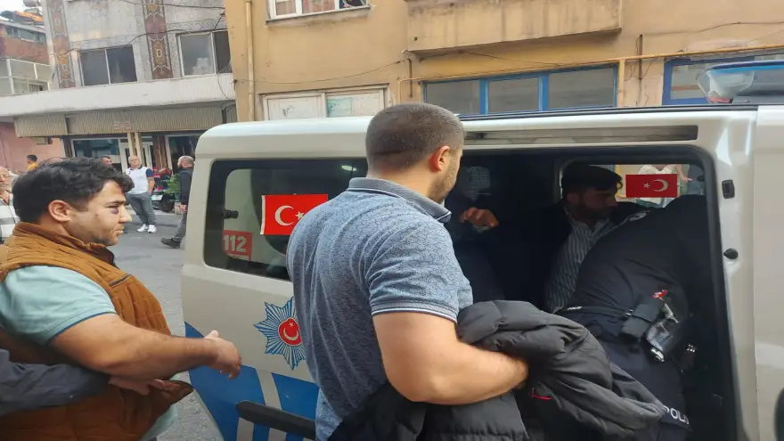 Yol verme tartışması kavgaya döndü...