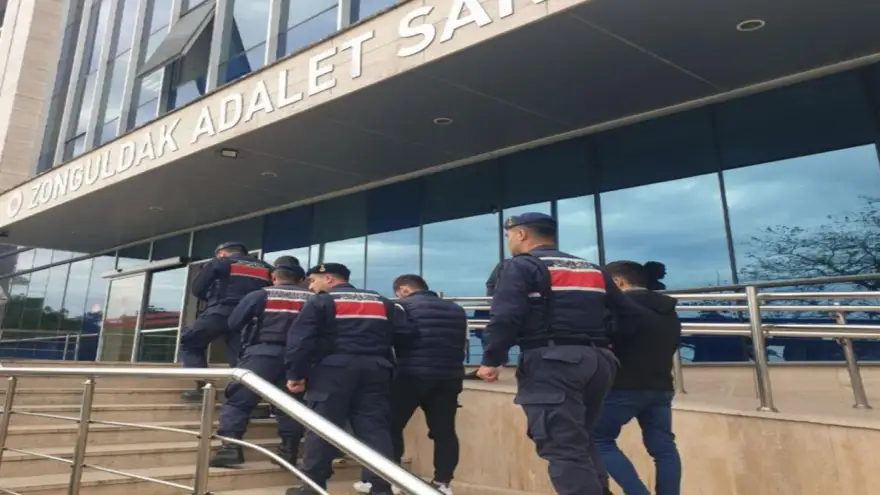 4 Şahsın şüpheli hareket sergilemesi Jandarma'nın gözünden kaçmadı