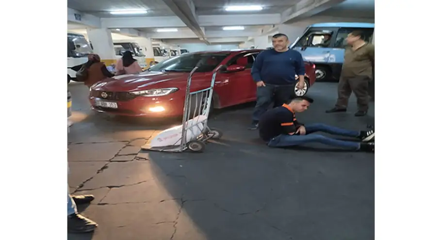 Otomobil yayaya çarptı...