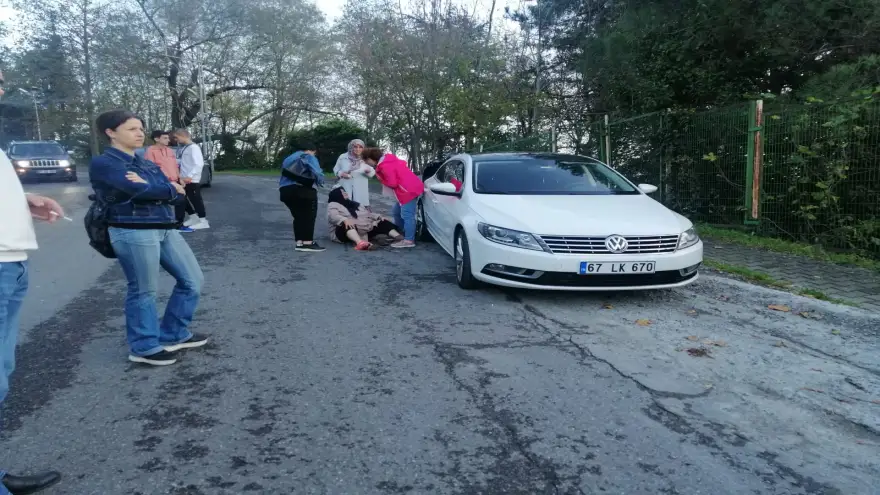 Geri manevra yaptığı sırada annesinin ayağını ezdi... 