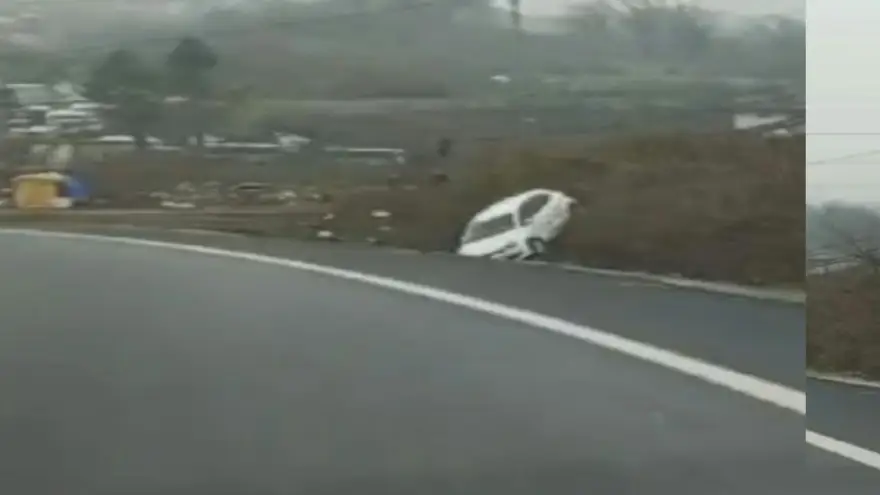 Yoldan çıktı şu kanalına düştü..