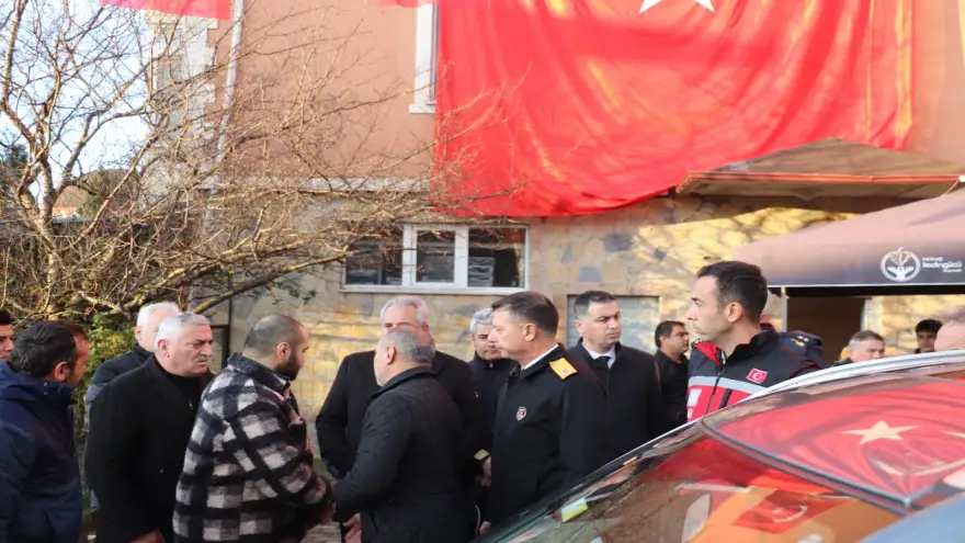 Şehidin eşi, babam toprak mı oldu diyeceğim kızıma...