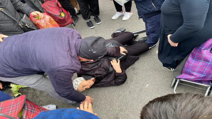 Cumartesi pazarında kafasına demir düştü...