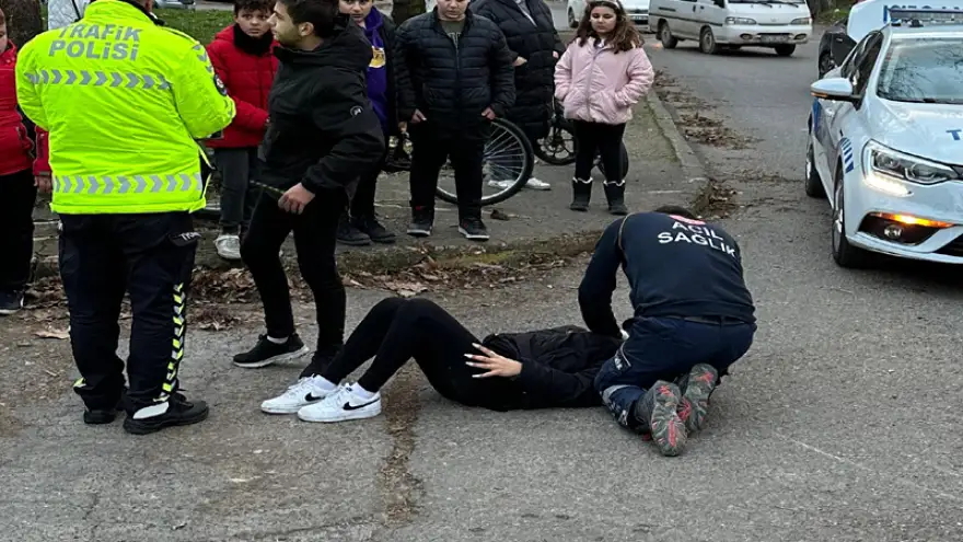 Motosikletler kafa kafaya çarpıştı… 3 yaralı…