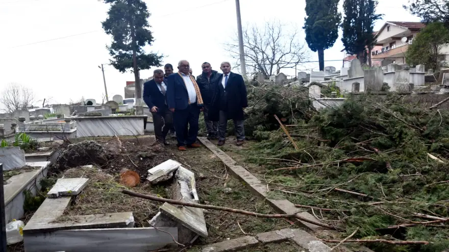 Başkan Posbıyık, Mezarlıklardaki Onarımları Yakından Takip Ediyor
