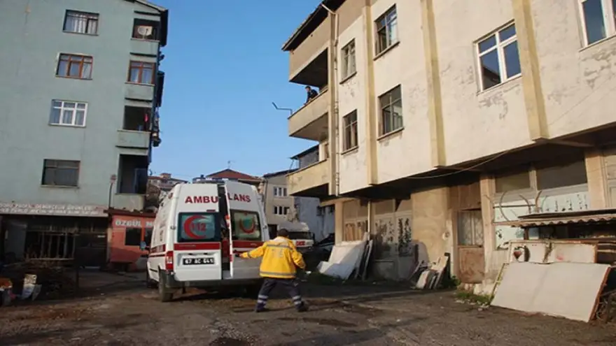KENDİSİNİ EVE KİLİTLEYEN ADAMI İTFAİYE KURTARDI