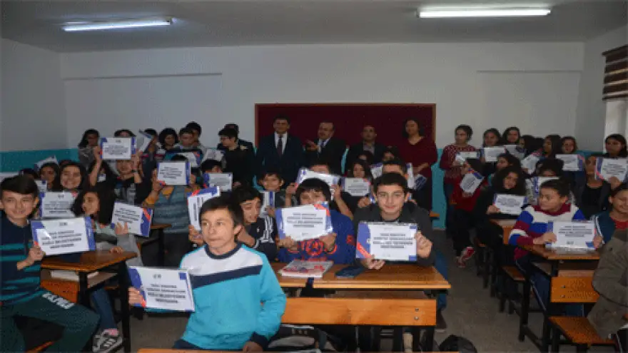 ŞAHİNDEN ÖĞRENCİLERE KİTAP DESTEĞİ