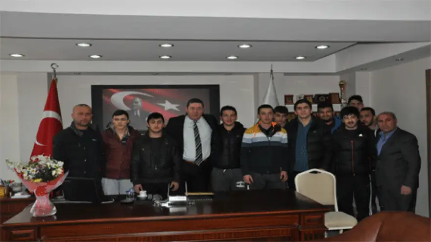 TEKİN, GÜREŞÇİLERİ TÜRKİYE ŞAMPİYONASINA UĞURLADI