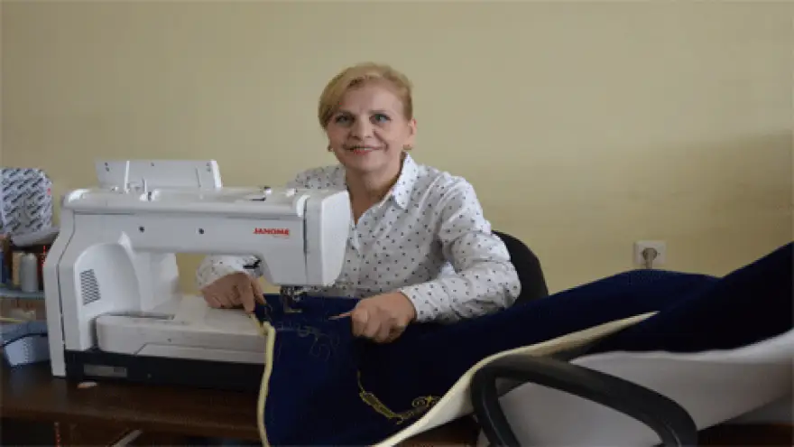 GENÇLERE VE KADINLARA MESLEK ÖĞRETİYOR