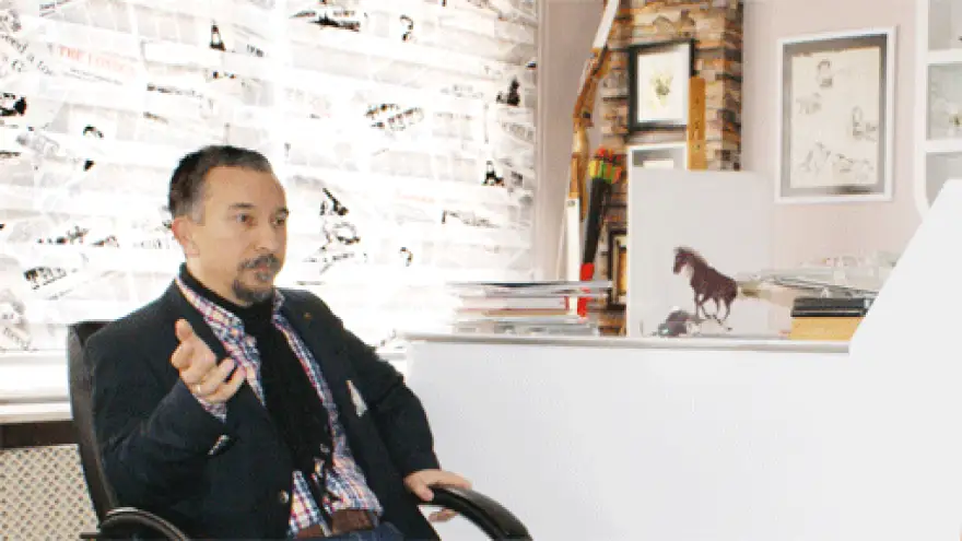 YAŞAMI ÇİZGİLERİYLE YAŞATIYOR..